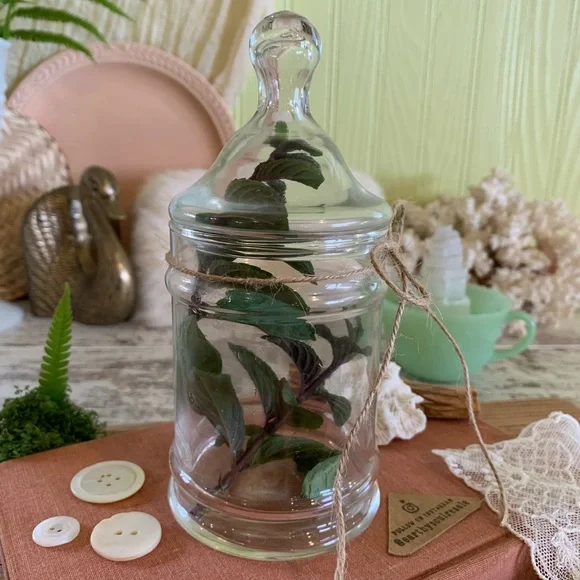 Vintage Glass Canister 🫙 - Picture 4 of 9